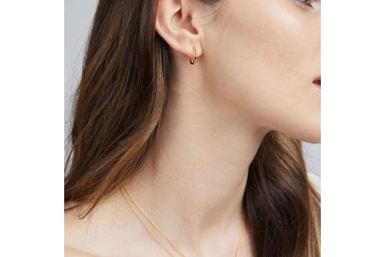 Золоті сережки на кожен день: тонкощі вибору Золоті сережки на кожен день: тонкощі вибору